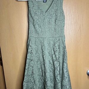 Green Lace Sleeveless Dress